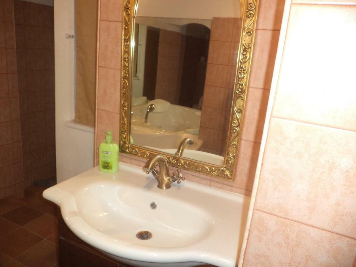 Jacuzzi Quo Vadis Apartment Рим Екстериор снимка