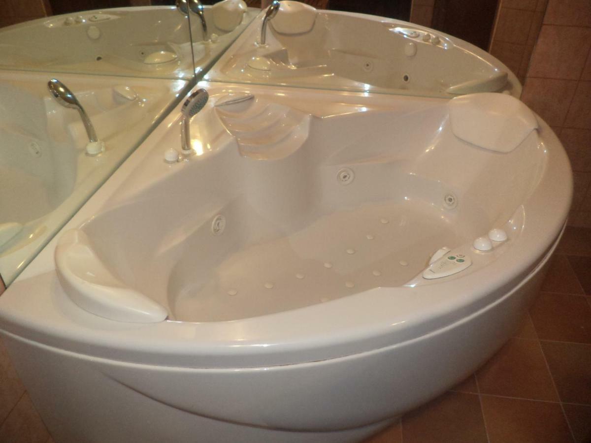 Jacuzzi Quo Vadis Apartment Рим Екстериор снимка