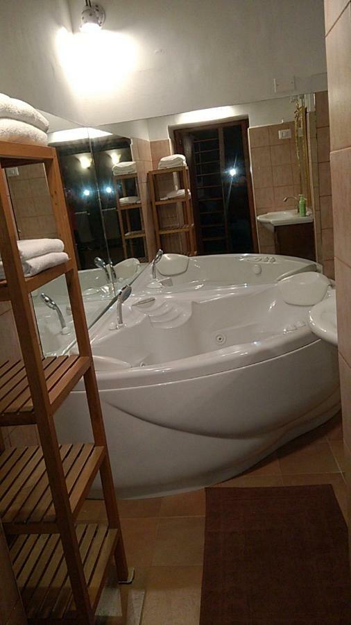 Jacuzzi Quo Vadis Apartment Рим Екстериор снимка